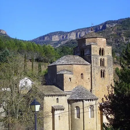 圣克鲁斯旅馆 招待所 Santa Cruz de la Serós